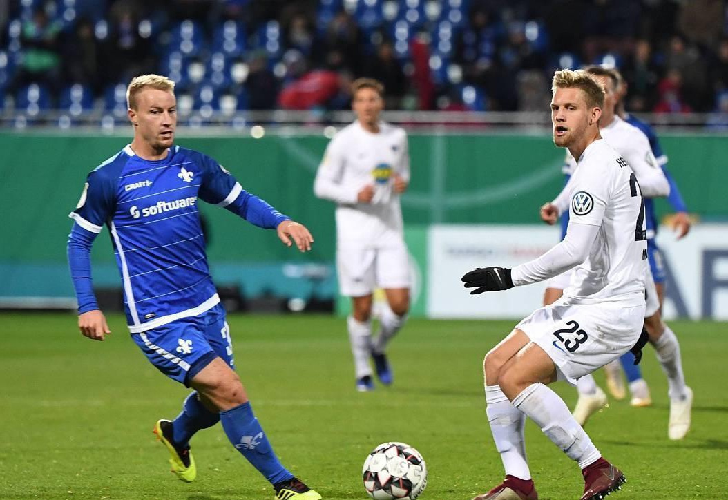 更加充满悬 更加充满悬