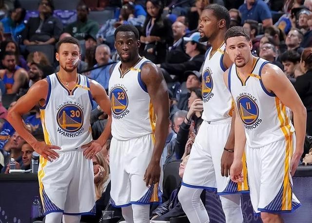 更衣室的团 更衣室的团